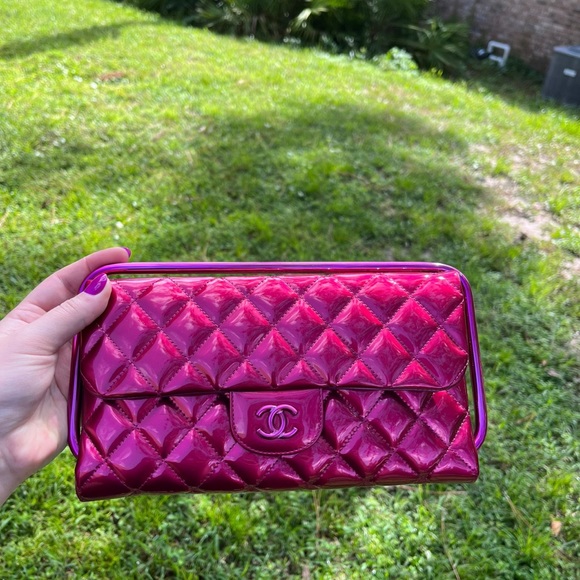 CHANEL RARE CLUTCH - Picture 5 of 15